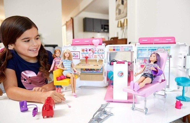 Mattel Barbie Interaktywna Karetka Mobilna