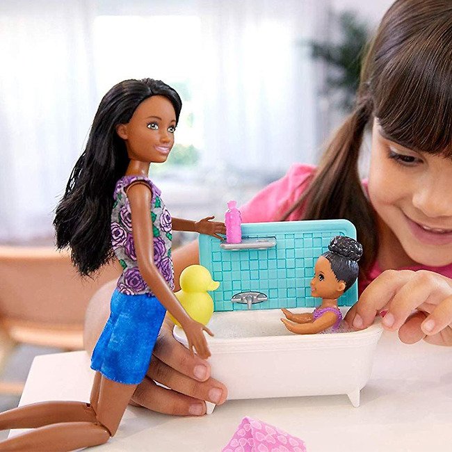 Mattel Barbie Klub Opiekunek Zestaw Łazienka Lalka Opiekunka Mulatka i Dziecko