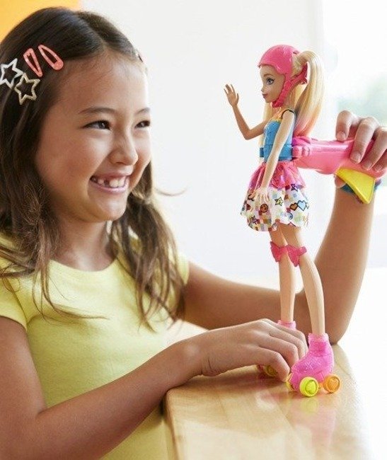 Mattel Barbie w Świecie Gier Lalka Na Świecących Wrotkach