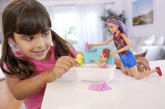 OUTLET  Mattel Barbie Klub Opiekunek Zestaw Łazienka Lalka Skipper i Dziecko